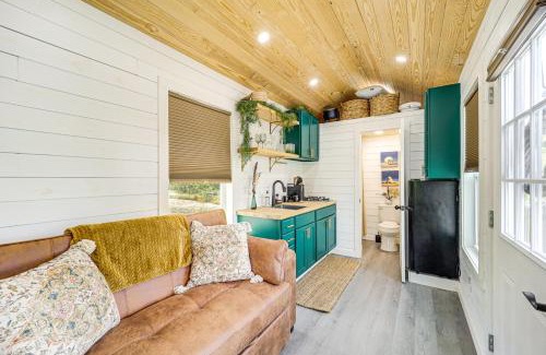 Lenoir Apartamento | Secluded Lenoir Tiny Home with Private Hot Tub!