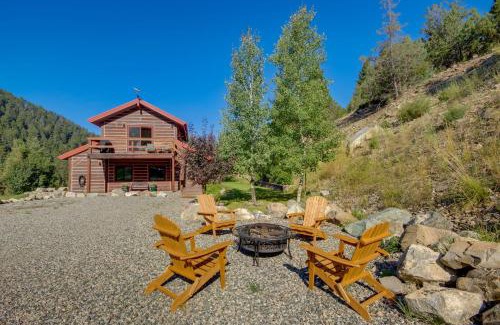 Livingston Casa | Secluded Livingston Retreat with Deck and Fire Pit!
