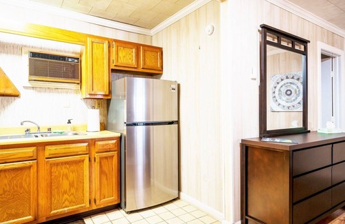 Elkins Cabina | Secluded Lodge*Full kitchen + King Bed