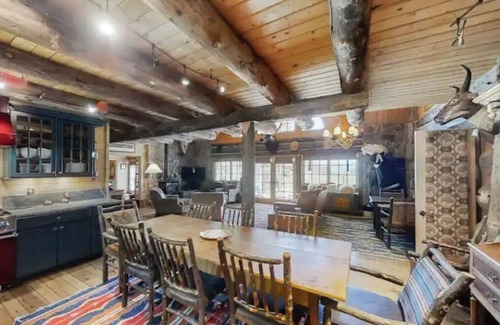 Granby Cabina | Secluded log cabin along serene Hurd Creek ♥