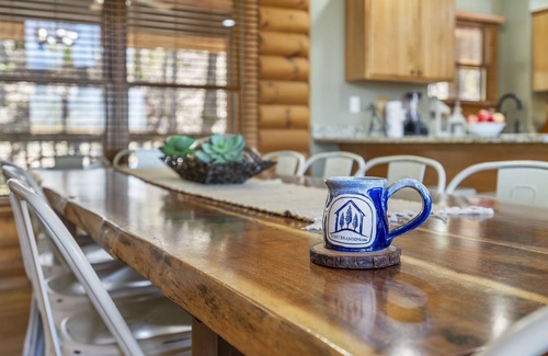 Ridgedale Cabina | Secluded Log Cabin, Billiards, Lake Views, Free Daily Attraction Tickets, Close to Big Cedar!
