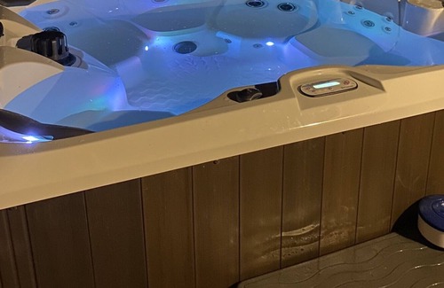 Jefferson Cabina | Secluded Log Cabin+Hot Tub+New River+Grill
