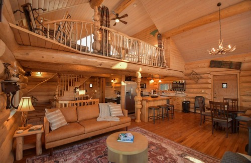 Nikolaevsk Casa | Secluded Log Home Close to Town Right on Ocean