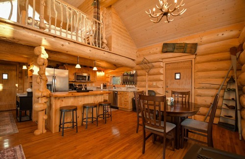 Nikolaevsk Casa | Secluded Log Home Close to Town Right on Ocean
