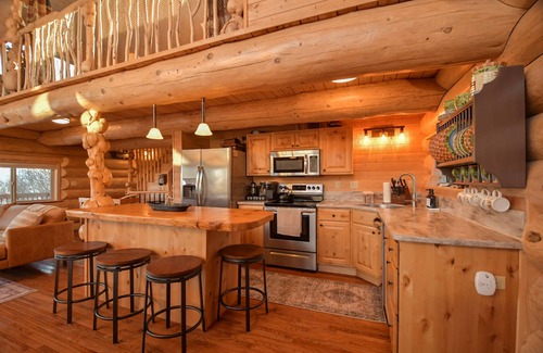 Nikolaevsk Casa | Secluded Log Home Close to Town Right on Ocean