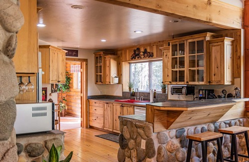 Boise Cabina | Secluded Log Home, Large Deck, Abundant Wildlife,Peace & Quiet, Beautiful Views!