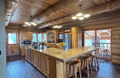 Cotton Cabina | Secluded Log home Oasis on Golden Pond