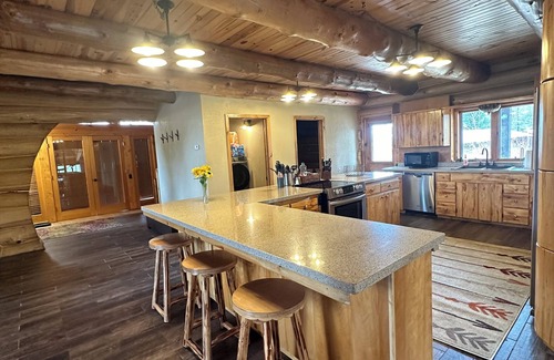 Cotton Cabina | Secluded Log home Oasis on Golden Pond