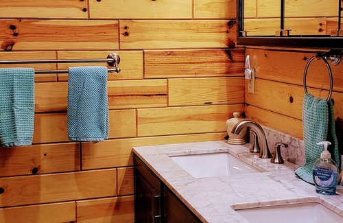 Hartford Cabina | Aislado registro principal en Brown Lago