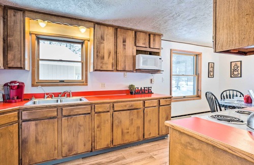 Lowman Casa | Secluded Lowman Cabin w/ Mountain Views