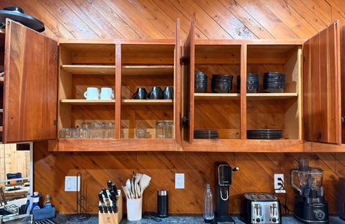 South Bloomingville Cabina | Secluded, Luxuriously Remodeled, Gaming, Hot Tub!