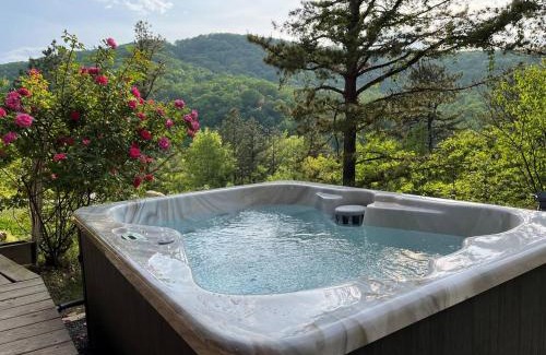 Stanley Casa | Secluded Lux Bunker Hot Tub, Views & Trails