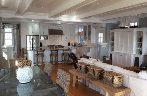 Kenyon Casa | Waterfront Great Gatsby Beach Cottage, lujoso, elegante, tranquilo, playero, moderno
