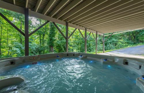 Skyland Casa | Secluded Luxury Home with Pool and Hot Tub in ASHEVILLE 15 min to Downtown