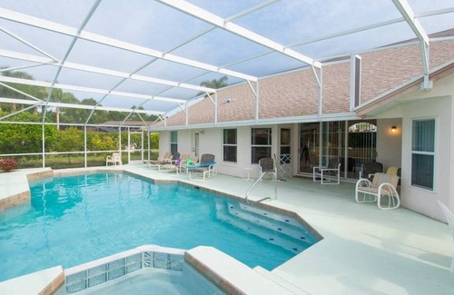 Lindfields Villa | Hogar de piscina de lujo aislado, cerca de Disney con piscina de gran tamaño Ofertas especiales ahora