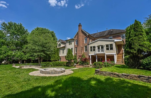 McLean Casa | Secluded mansion on 2 acres