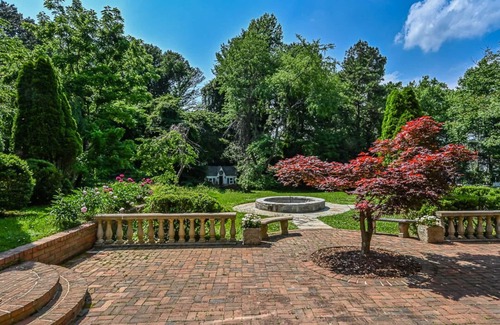 McLean Casa | Secluded mansion on 2 acres