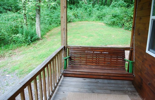 Robertsdale Cabina | Secluded Mountain Cabin Getaway Near Raystown Lake : Sleeps 6 + Pool & Fire Pit