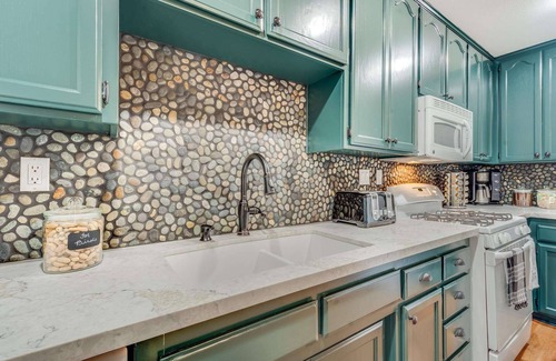 Arrowhead Villas Cabina | Secluded Mountain Home with sledding/snow play