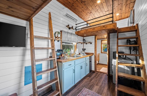 Vonore Cabina | Secluded Mountain Getaway - 1 Cozy Tiny Home with SPECTACULAR views