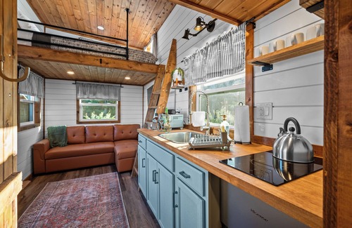 Vonore Cabina | Secluded Mountain Getaway - 1 Cozy Tiny Home with SPECTACULAR views