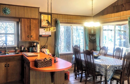 Jefferson Casa | Secluded mountain hideaway w/ hot tub. Close to town and pet-friendly!