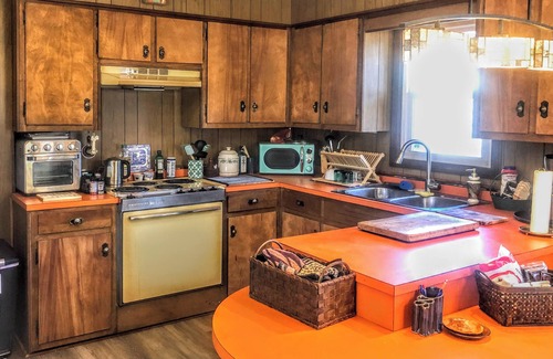 Jefferson Casa | Secluded mountain hideaway w/ hot tub. Close to town and pet-friendly!