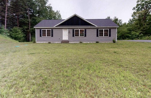 Sunderland Casa | Secluded mountain retreat with fast WiFi, central AC, washer/dryer, & a firepit