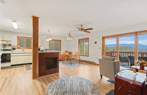 Rileyville Casa | Secluded Mountain Retreat with Stunning Views, Hot Tub, Wifi and more