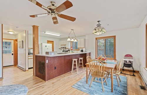 Rileyville Casa | Secluded Mountain Retreat with Stunning Views, Hot Tub, Wifi and more