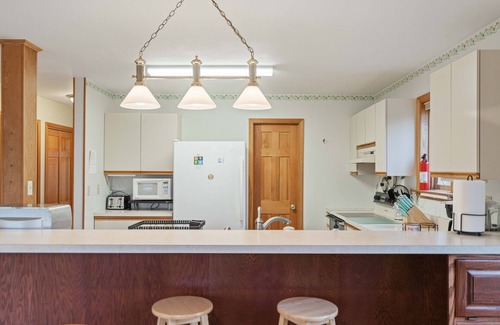 Rileyville Casa | Secluded Mountain Retreat with Stunning Views, Hot Tub, Wifi and more