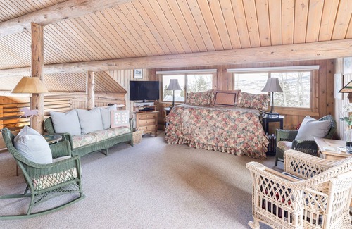 Jackson Hole Casa | Secluded mountain-view home with large deck, hot tub & fireplace - dog-friendly