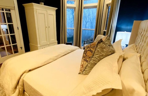 Skyland Casa | Secluded Mountaintop Luxury Estate, Spectacular Views, Jacuzzi, Ping Pong