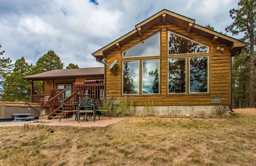 Woodland Park Cabina | ¡Cabaña Mtn aislada en 35 acres, vista de Pikes Peak! Bañera de hidromasaje y cerca de las atracciones!