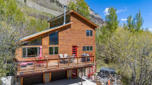 Purgatory Chalet De Esquí | Secluded Mtn home by Purg, Hot Tub, Views! Pets ok
