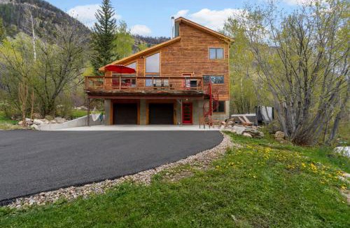 Purgatory Chalet De Esquí | Secluded Mtn home by Purg, Hot Tub, Views! Pets ok