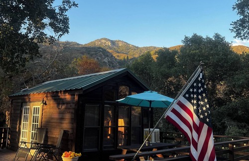Three Rivers Cabina | Secluded Nature Escape, Pet Friendly with WiFi in Three Rivers