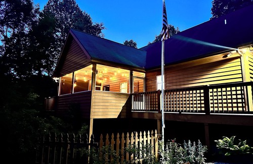 Flat Hollow Marina Casa | Secluded No Wake Cove - Private Covered Dock - Screened Porch - Kayaks - Netflix
