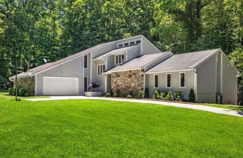 Fairview Casa | Secluded oasis in Asheville! GAME room MOVIE theater HOT tub - 20 min to Biltmore!