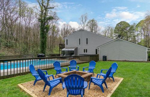 Fairview Casa | Secluded oasis in Asheville! GAME room MOVIE theater HOT tub - 20 min to Biltmore!