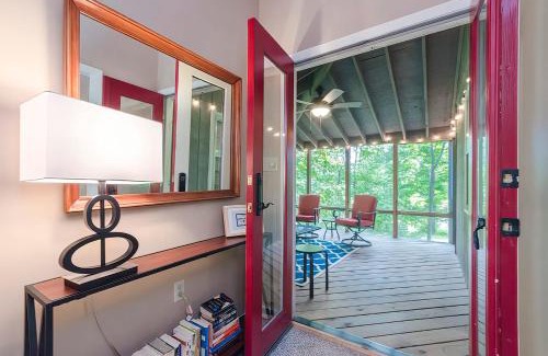 Berkeley Springs Casa | Secluded Oasis w Hot Tub, Screened-in Porch, WiFi!