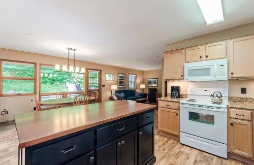 Berkeley Springs Casa | Secluded Oasis w Hot Tub, Screened-in Porch, WiFi!