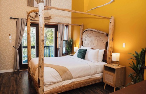Tofino Hotel | Secluded Oceanfront Apartment