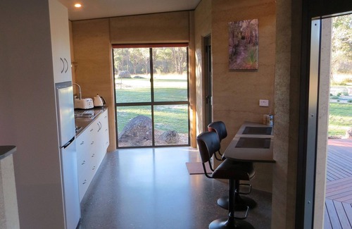 Cannon Creek Cabina | Secluded Off-Grid Rammed Earth Cabin