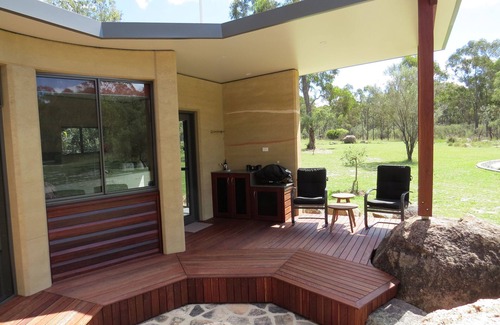 Cannon Creek Cabina | Secluded Off-Grid Rammed Earth Cabin