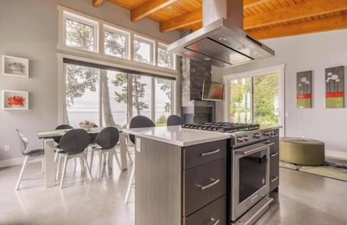 Sooke Casa | Secluded, peaceful, ocean front home. Close to all amenities/outdoor activities.