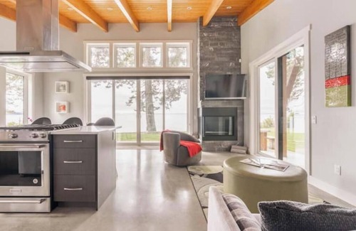 Sooke Casa | Secluded, peaceful, ocean front home. Close to all amenities/outdoor activities.