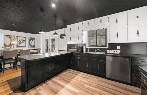 Cliftondale Casa | Secluded PoolHouse Estate