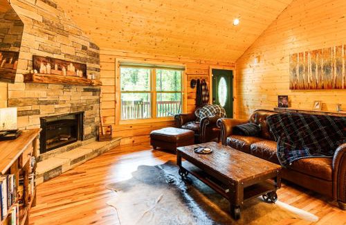 Hendersonville Casa | Secluded, Private! Forested Hendersonville Retreat