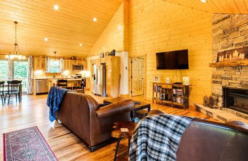 Hendersonville Casa | Secluded, Private! Forested Hendersonville Retreat